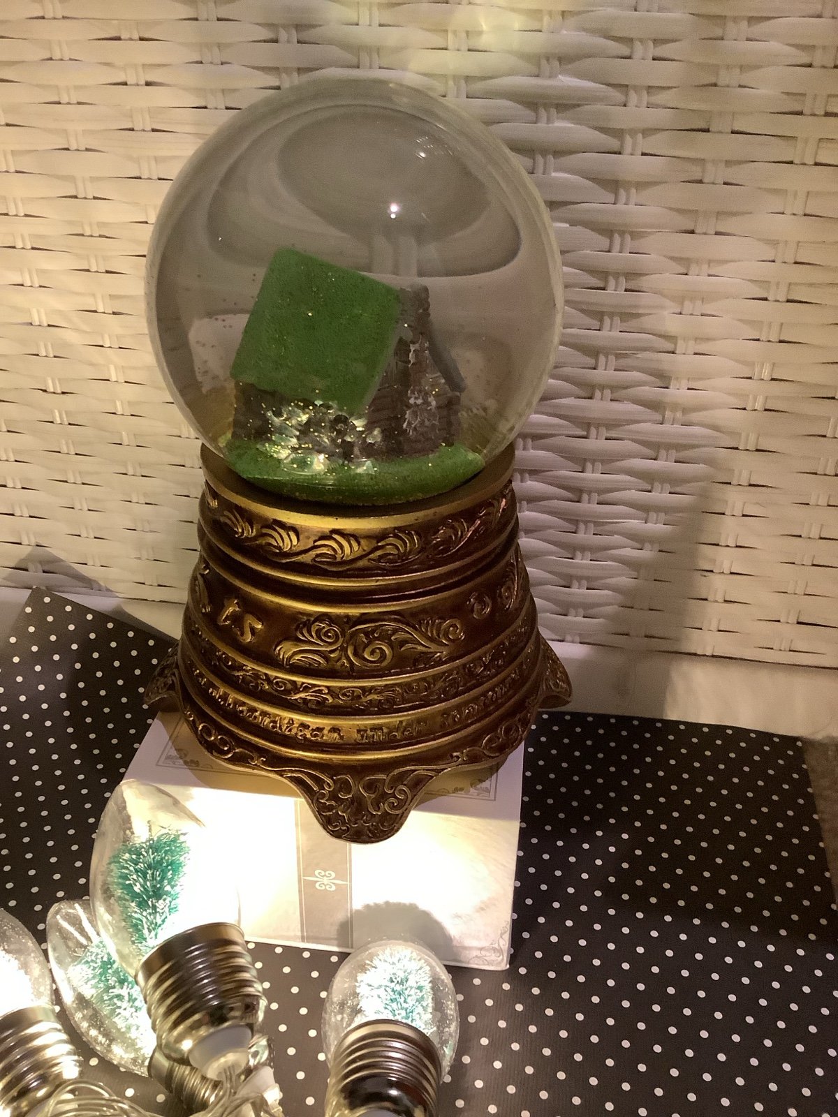 Taylor Swift Cabin Snow Globe – Plays Music – Like New Condition