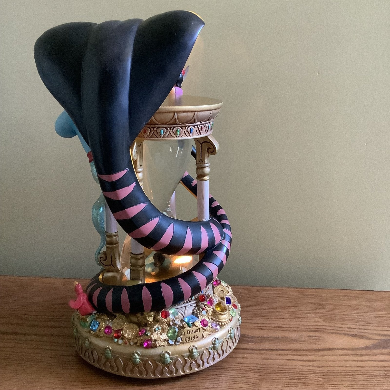 Disney Aladdin Hourglass Snow Globe Music Box – Lights Up – Plays Music – Like New
