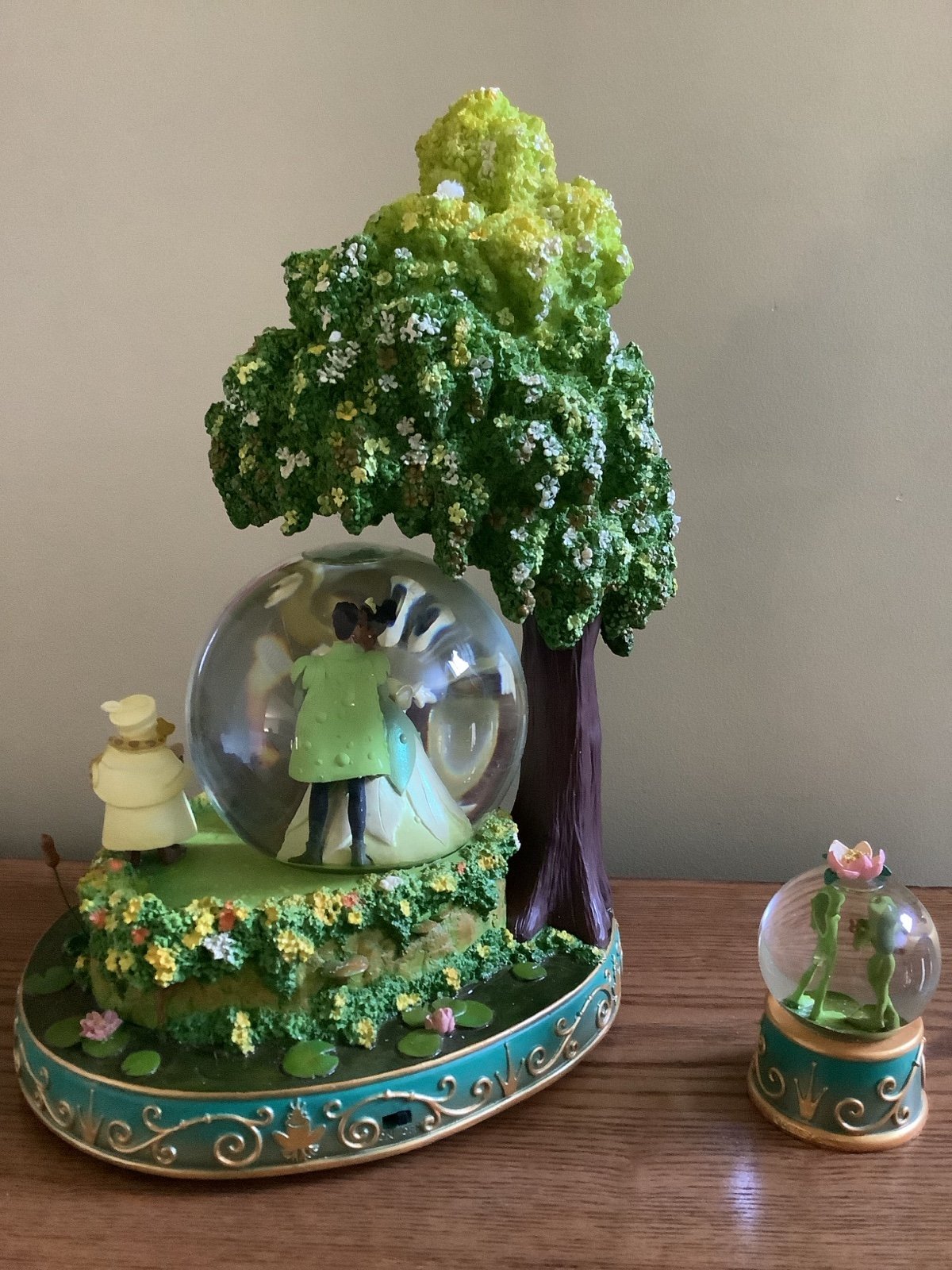Disney Princess Tiana and The Frog Snow Globe – Light-Up Tree – Includes Mini Frog Globe – New with Box