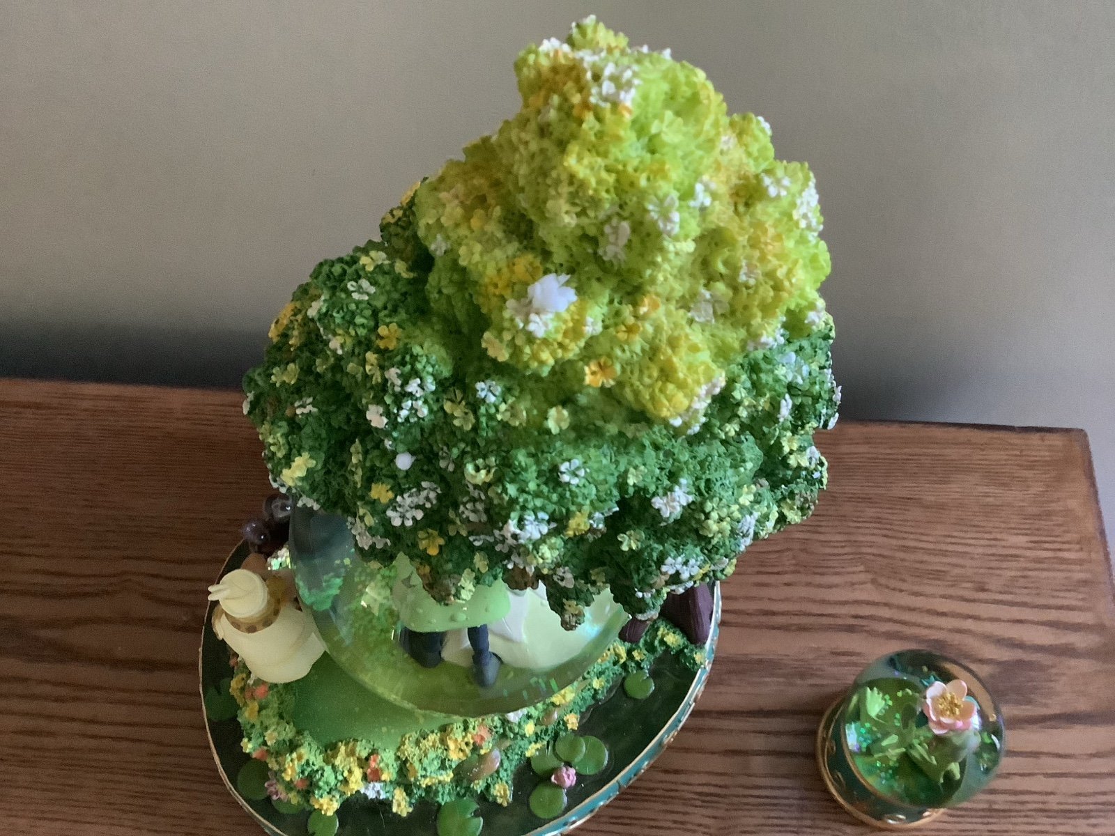Disney Princess Tiana and The Frog Snow Globe – Light-Up Tree – Includes Mini Frog Globe – New with Box