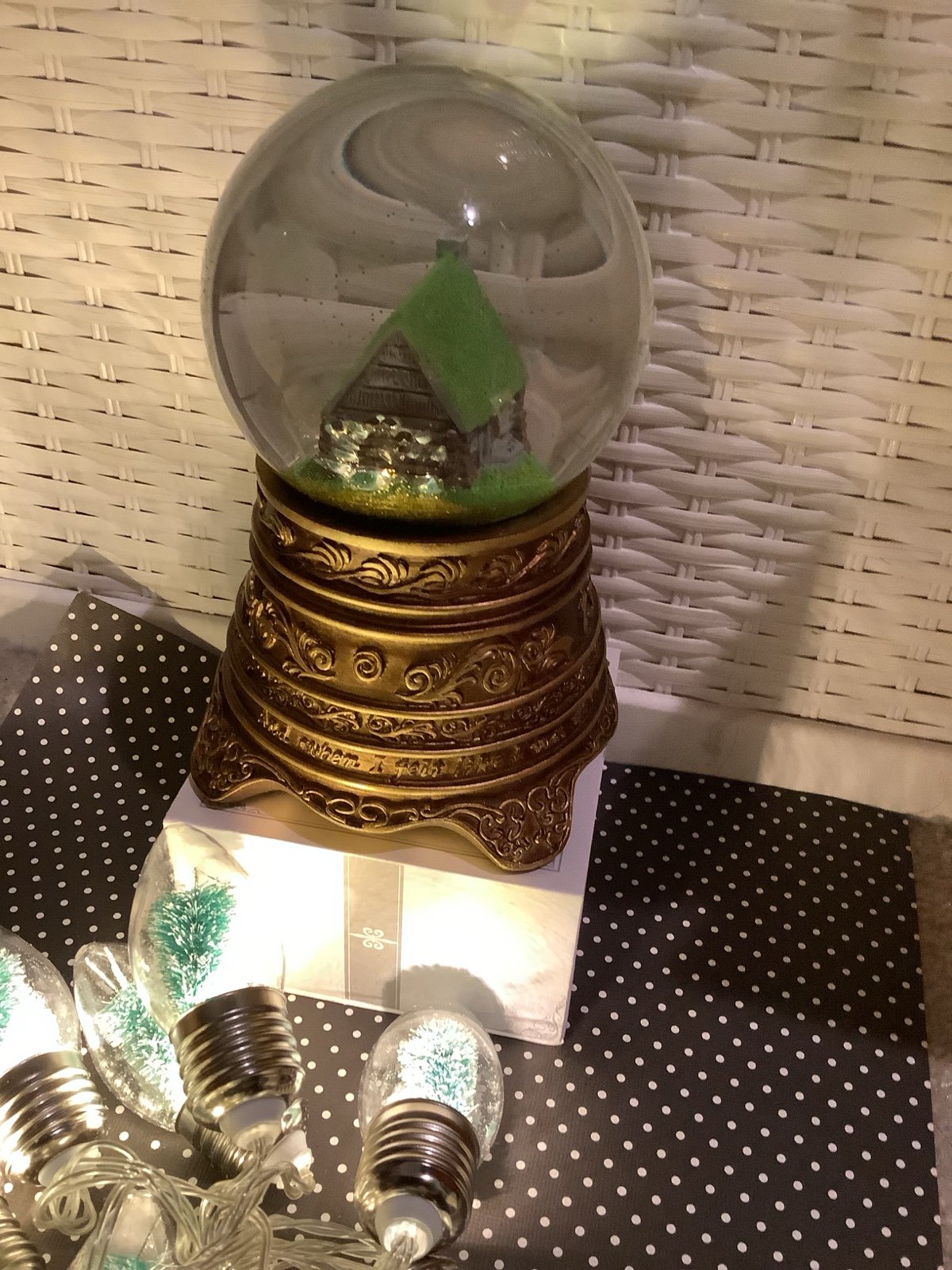 Taylor Swift Cabin Snow Globe – Plays Music – Like New Condition