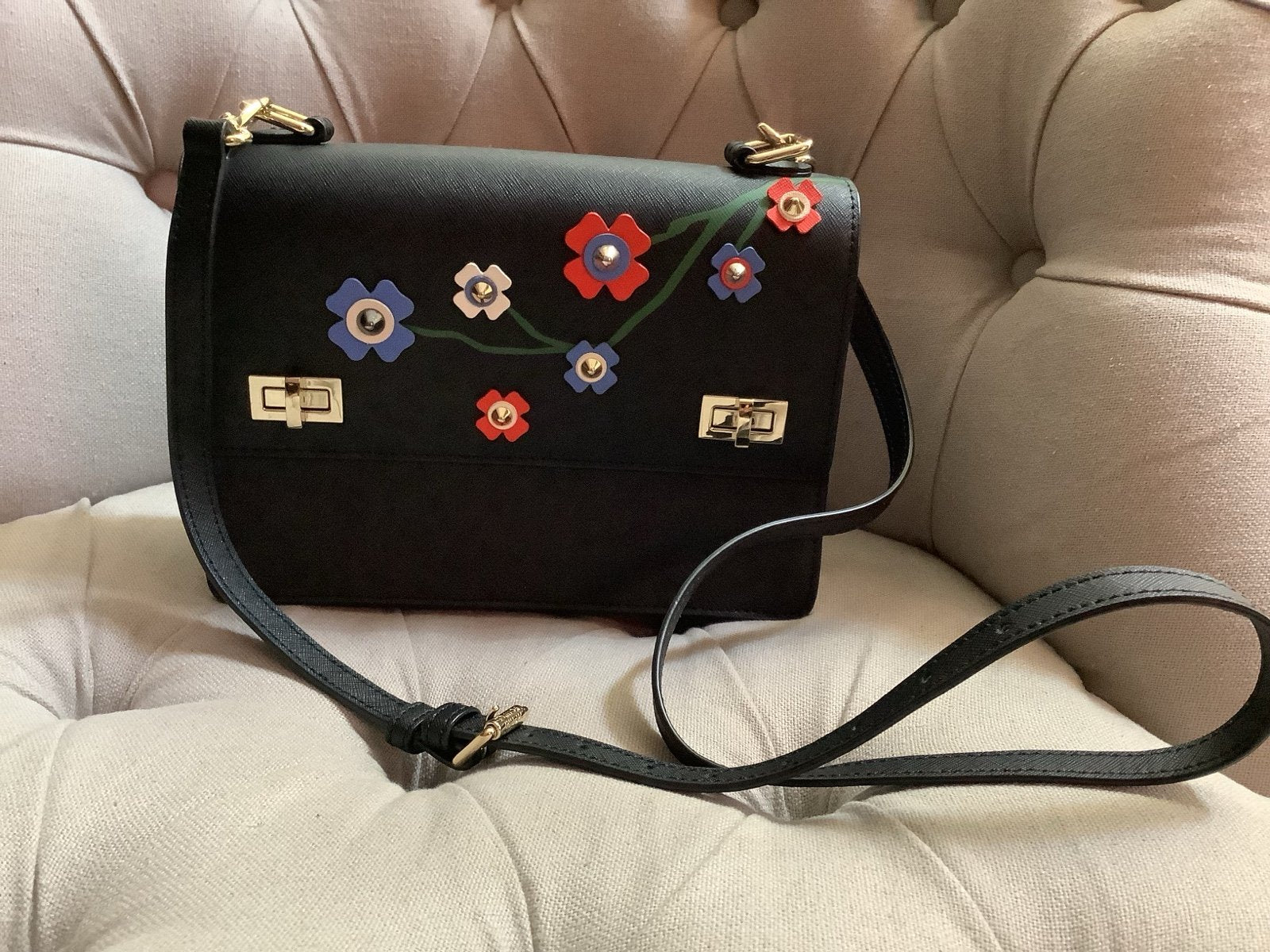 Henri Bendel Black 3D Flowers Crossbody Leather Handbag – Like New Condition