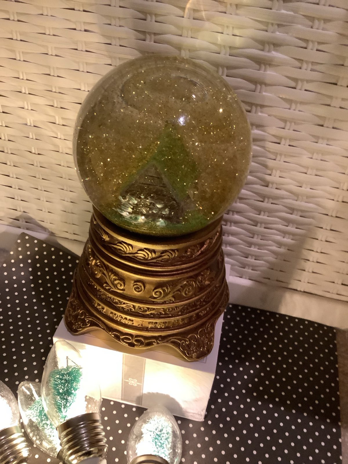 Taylor Swift Cabin Snow Globe – Plays Music – Like New Condition