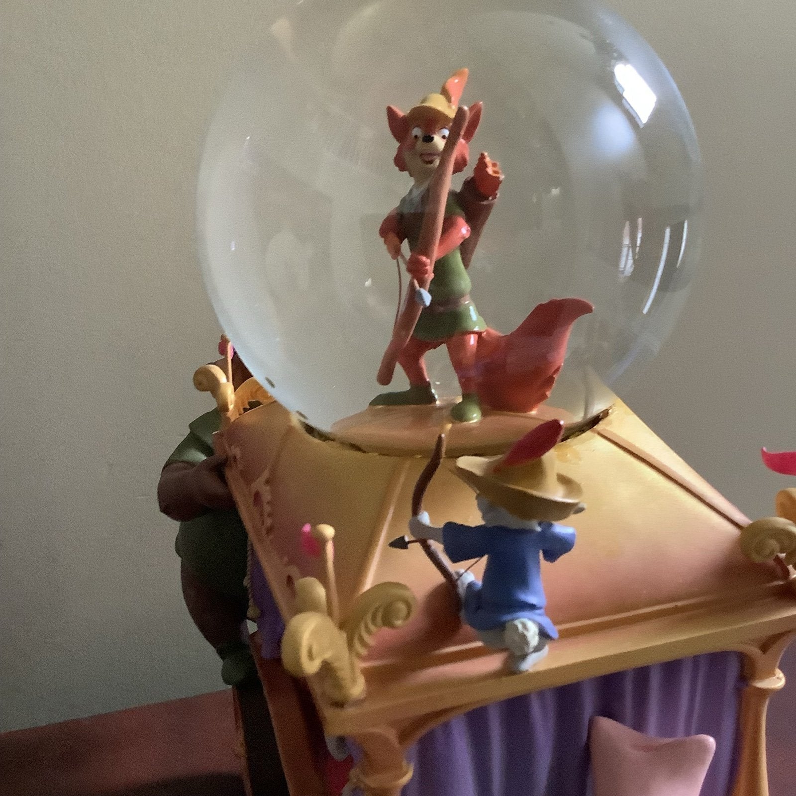 Disney Robin Hood Snow Globe – Musical with Coin Confetti – New with Box – Rare Collectible